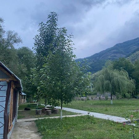Basuta Guesthouse Kapan Exterior photo