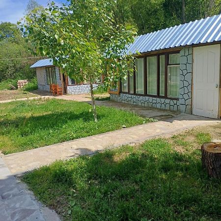 Basuta Guesthouse Kapan Exterior photo