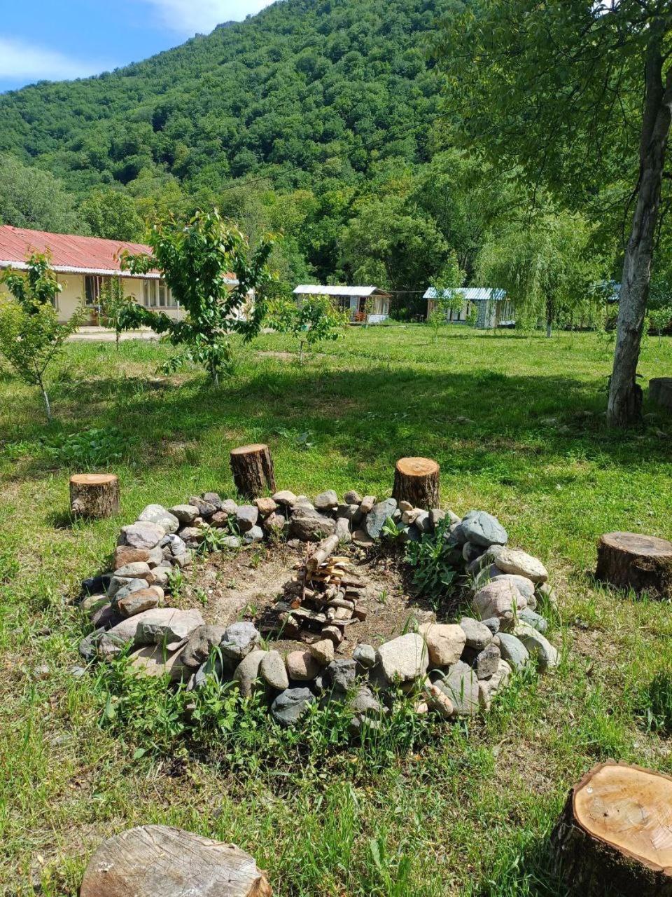 Basuta Guesthouse Kapan Exterior photo