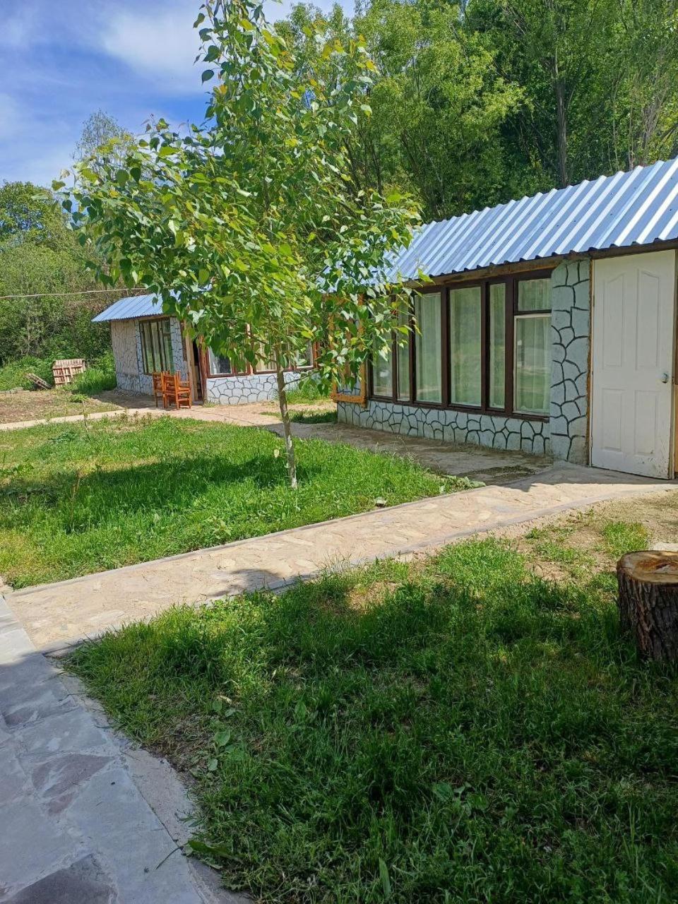 Basuta Guesthouse Kapan Exterior photo